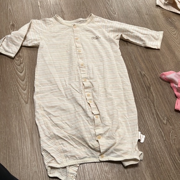 13 pairs of pajamas - Picture 9 of 11